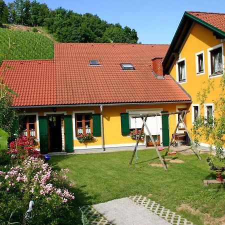 Weingut Stoff Bed & Breakfast Kitzeck im Sausal Eksteriør bilde