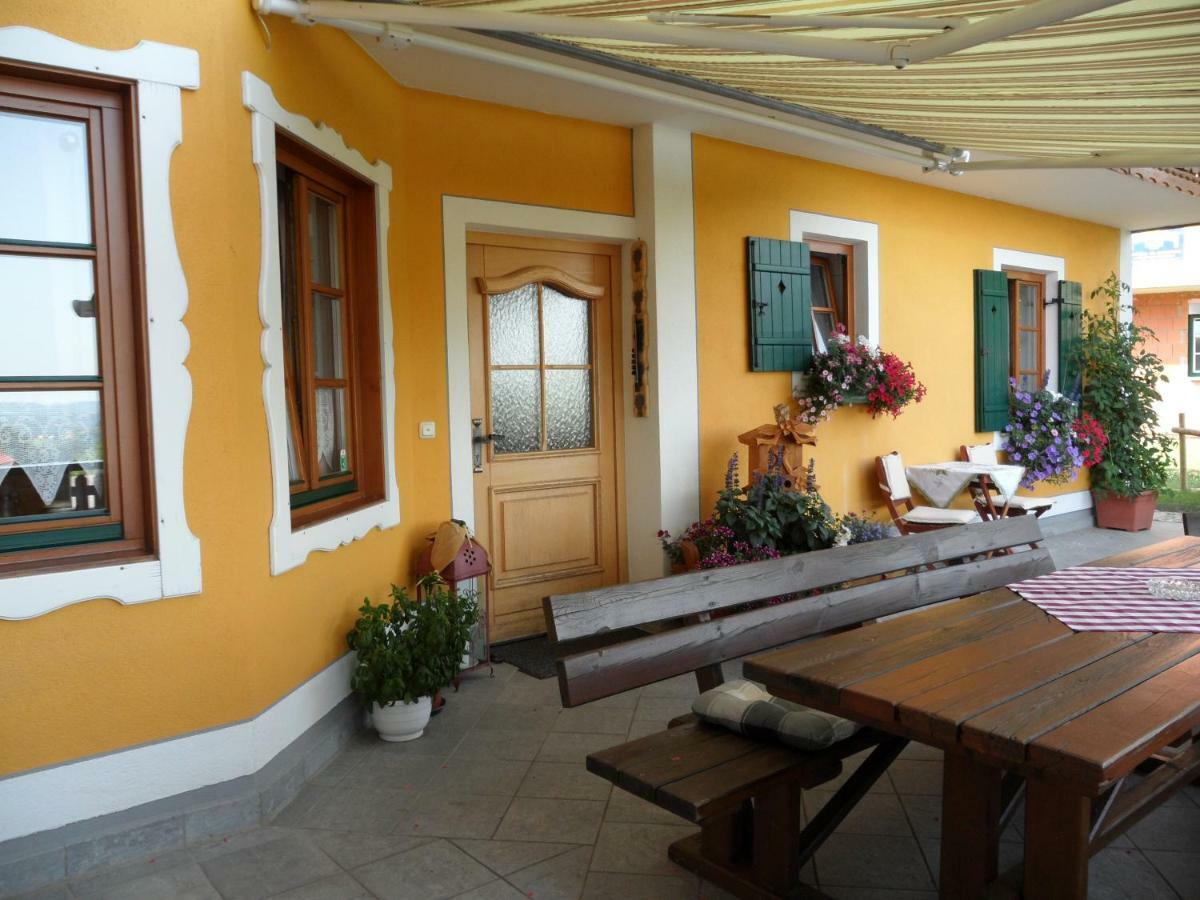 Weingut Stoff Bed & Breakfast Kitzeck im Sausal Eksteriør bilde